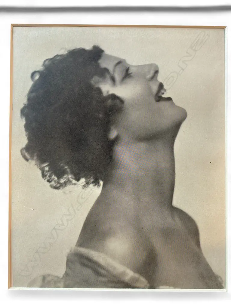 Unidentified photographer - Portrait of woman in profile, Image 1++